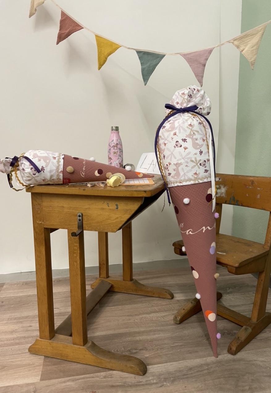 crêpes suzette Bommeltüte zum Schulstart genäht aus Musselin mit vielen tollen Bommeln – Variante: mit Wunschnamen