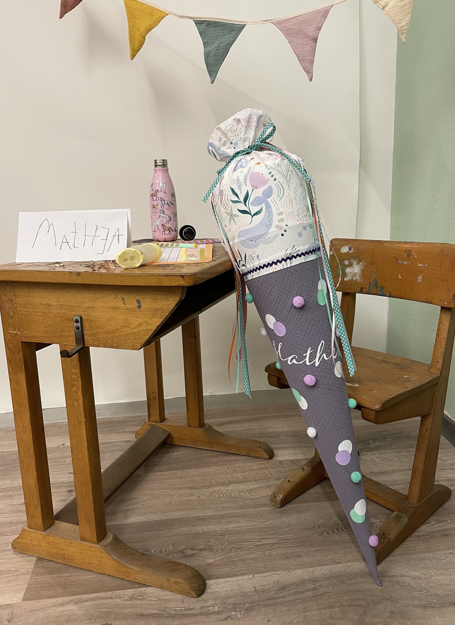 crêpes suzette Bommeltüte zum Schulstart genäht aus Musselin mit vielen tollen Bommeln – Variante: mit Wunschnamen