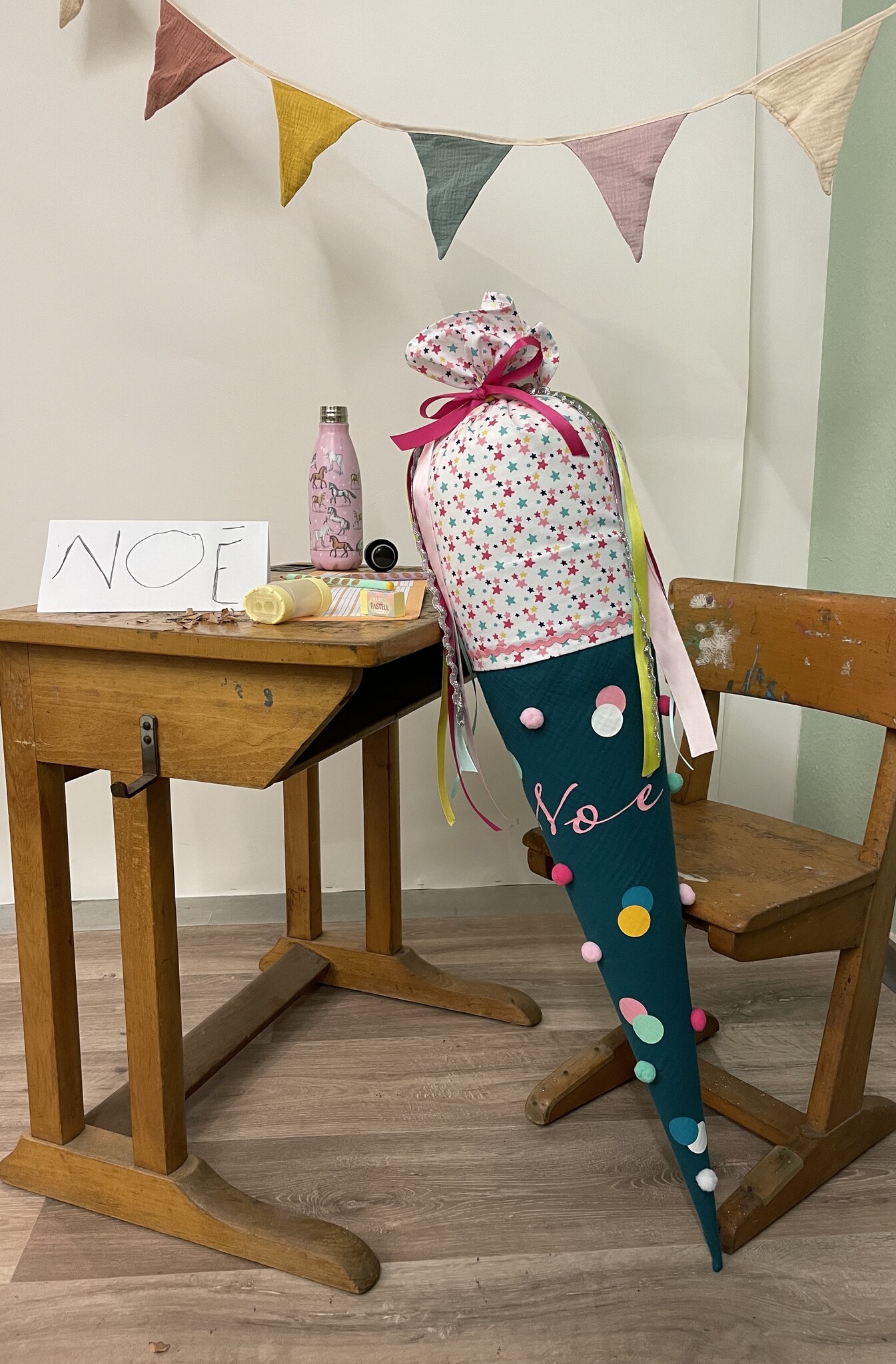 crêpes suzette Bommeltüte zum Schulstart genäht aus Musselin mit vielen tollen Bommeln – Variante: mit Wunschnamen