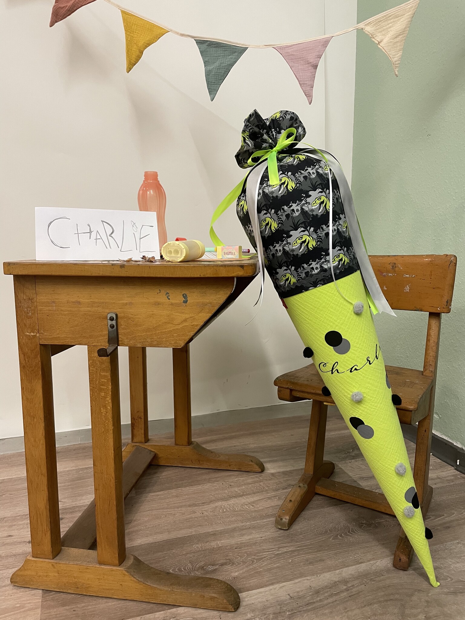 crêpes suzette Bommeltüte zum Schulstart genäht aus Musselin mit vielen tollen Bommeln – Variante: mit Wunschnamen