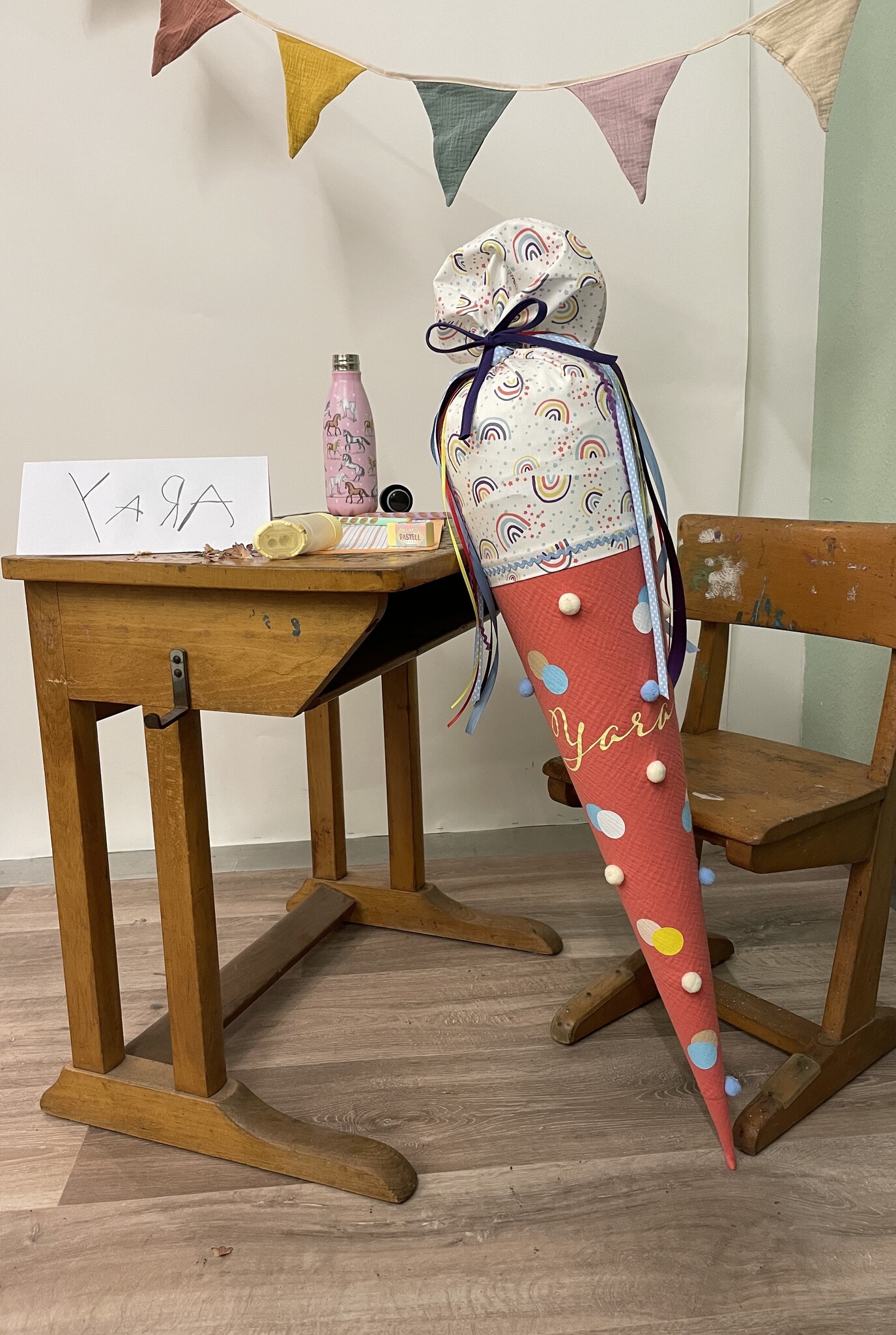 crêpes suzette Bommeltüte zum Schulstart genäht aus Musselin mit vielen tollen Bommeln – Variante: mit Wunschnamen