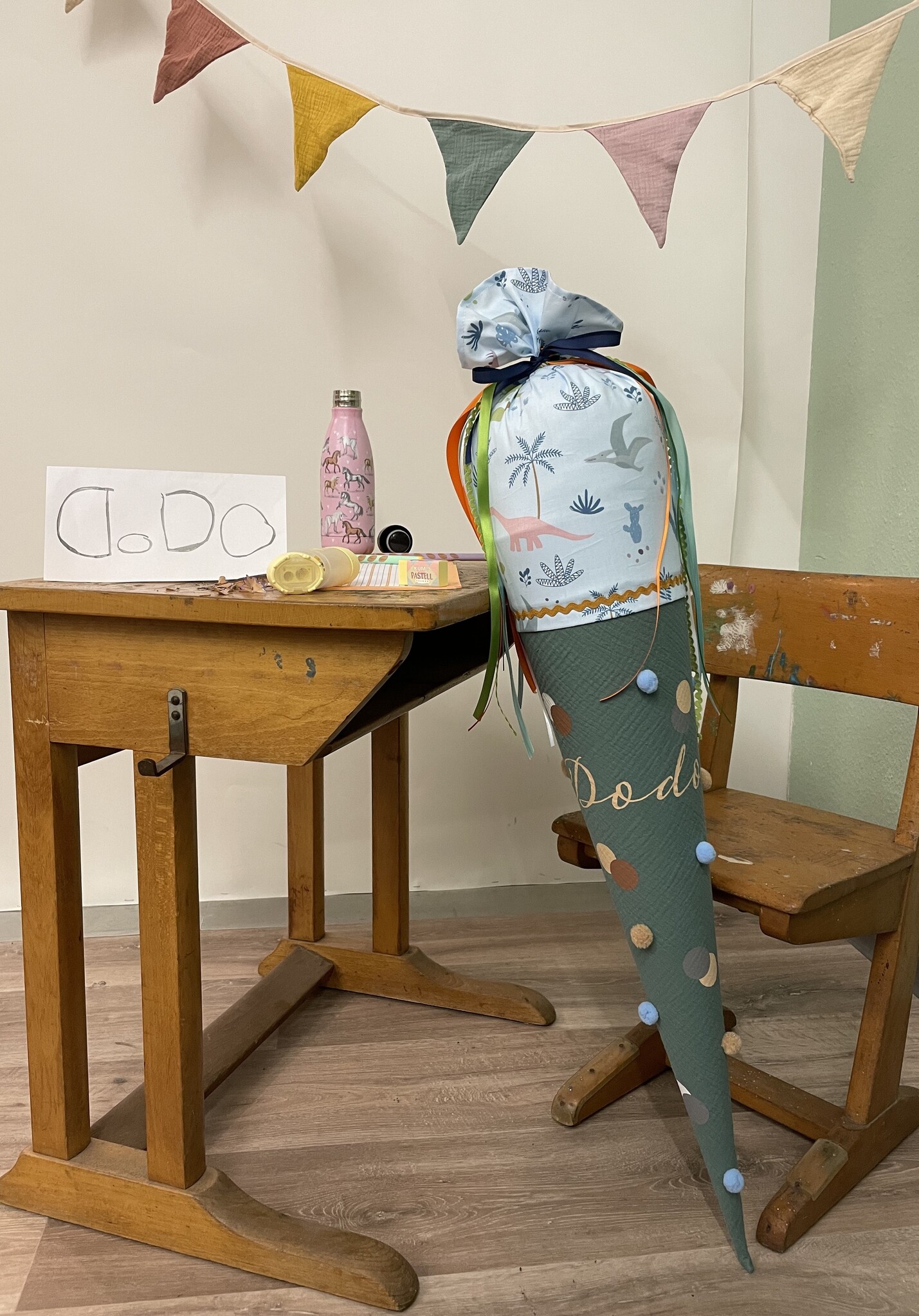 crêpes suzette Bommeltüte zum Schulstart genäht aus Musselin mit vielen tollen Bommeln – Variante: mit Wunschnamen