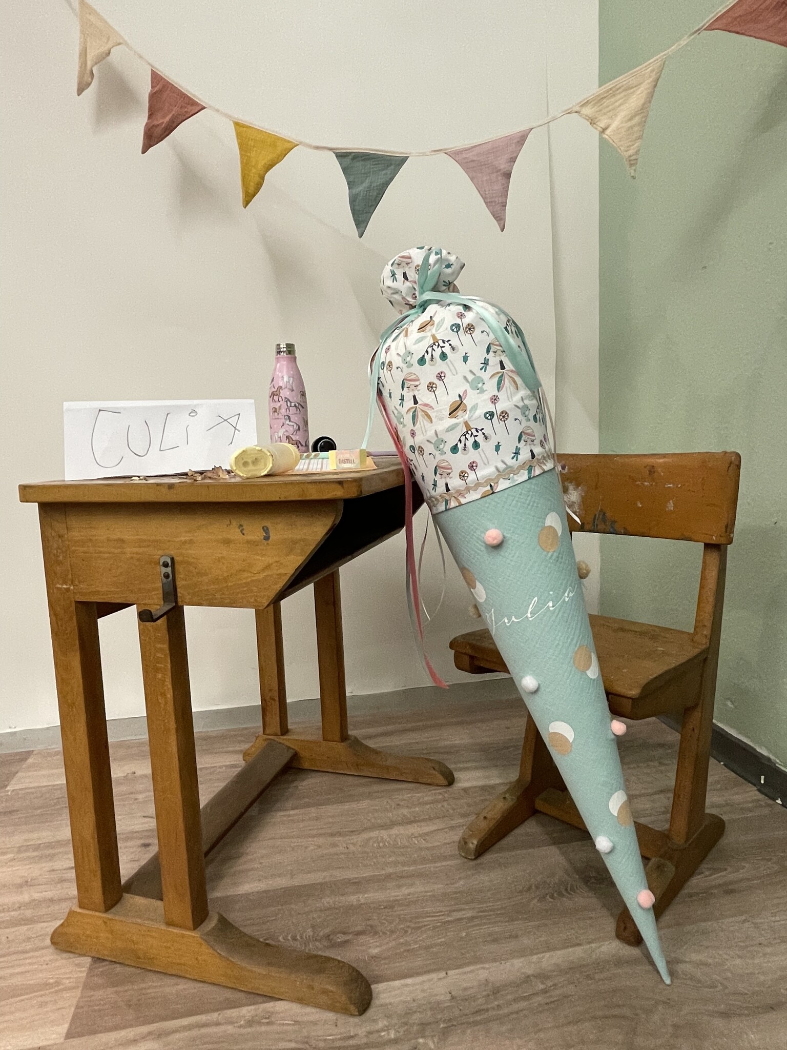 crêpes suzette Bommeltüte zum Schulstart genäht aus Musselin mit vielen tollen Bommeln – Variante: mit Wunschnamen