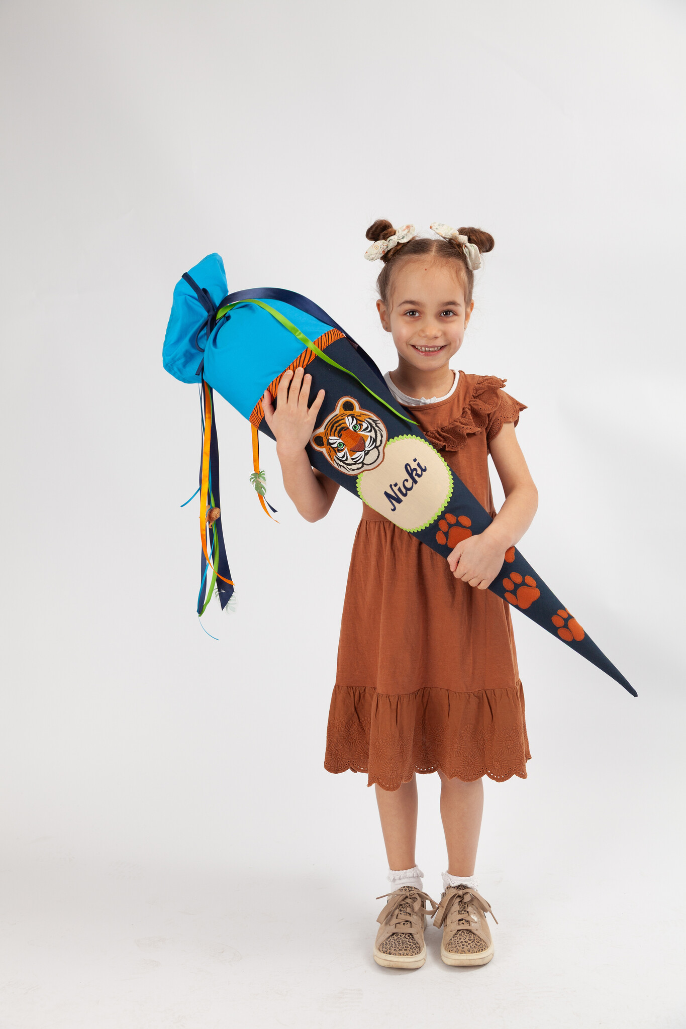 crêpes suzette Schultüte aus Stoff | tolle Stoffschultüte für den ersten Schultag | Motiv : TIger | Farben Blau Türkis – Variante: mit Wunschnamen