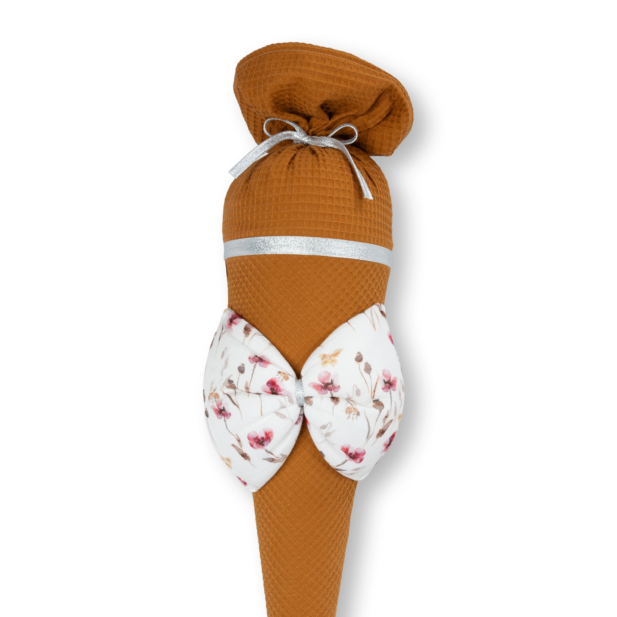 crêpes suzette Schultüte aus Stoff | handgemachte Stoffschultüte zur Einschulung | Farben: Ocker & Weiß | große Schleife mit Blumenprint | personalisierbar mit Namen – Variante: mit Wunschnamen