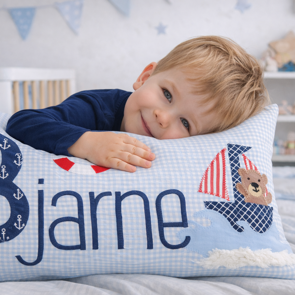 crêpes suzette Personalisiertes Namenskissen in Hellblau mit Rettungsring und Segelboot | Geschenk zur Geburt, Taufe oder zum Geburtstag