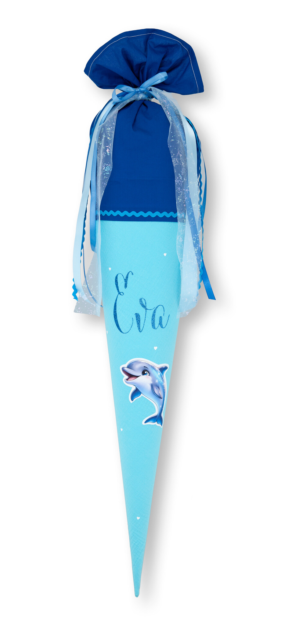 crêpes suzette Schultüte aus Musselin | handgefertigte Flauschischultüte zur Einschulung | Modell: Eva | Farben: Blau, Hellblau und Türkis | mit Delfin-Motiv, Flauschfolie & Namensschriftzug | personalisierbar – Variante: mit Wunschnamen