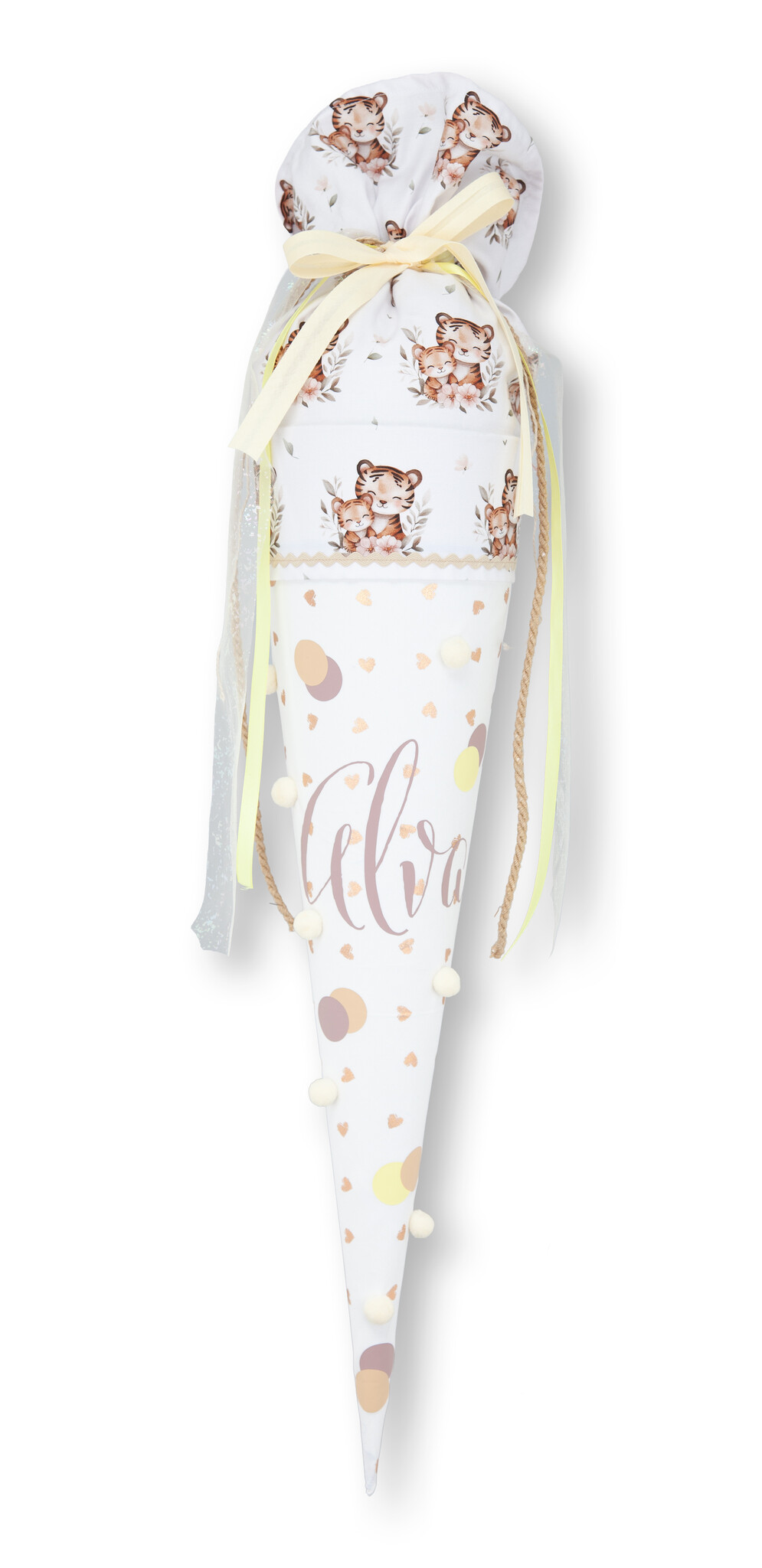 crêpes suzette Schultüte aus Musselin | handgefertigte Bommeltüte zur Einschulung | Modell: Alva | Farben: Vanille, Beige und Sand | mit Tiger-Motiv, Bommeln & Namensschriftzug | personalisierbar – Variante: mit Wunschnamen