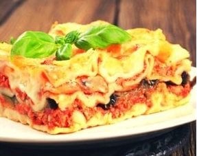 Open lasagna with leek and sage & lentils braised in tomato