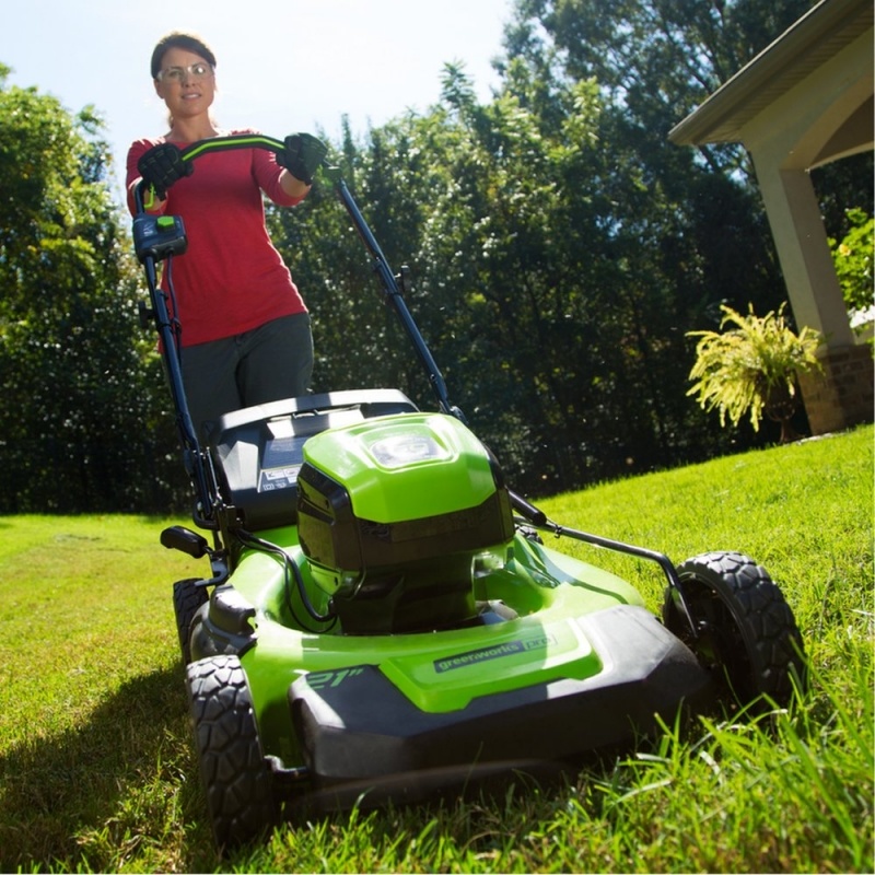 Greenworks 60 Volt cordless lawn mower GD60LM46SPK4