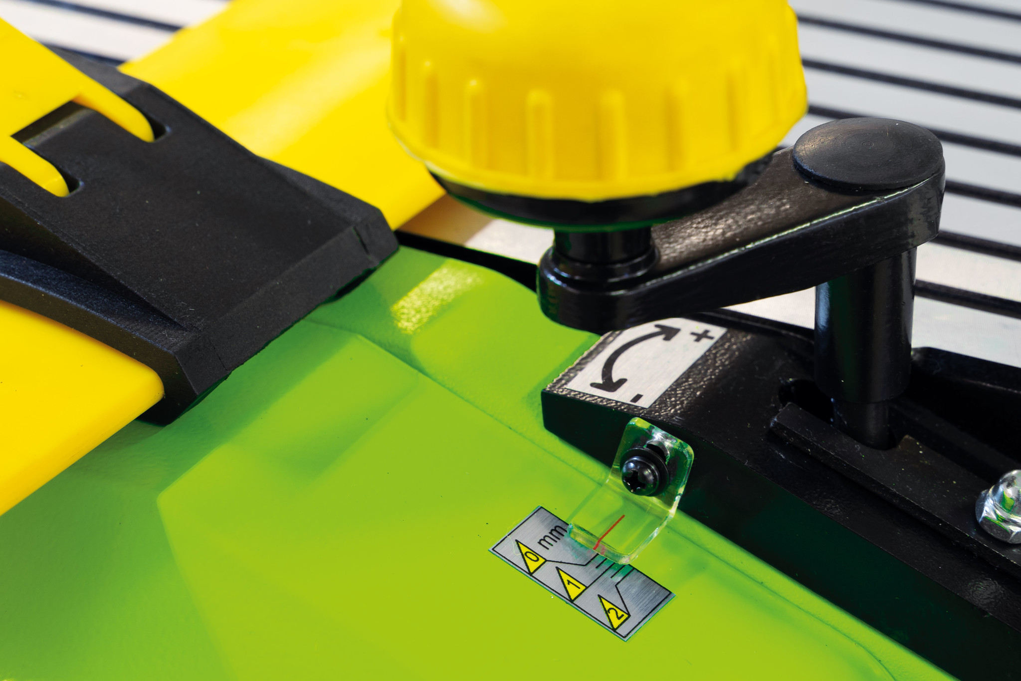 Zipper Machines Austria Flacher Dicker ZI-HB305