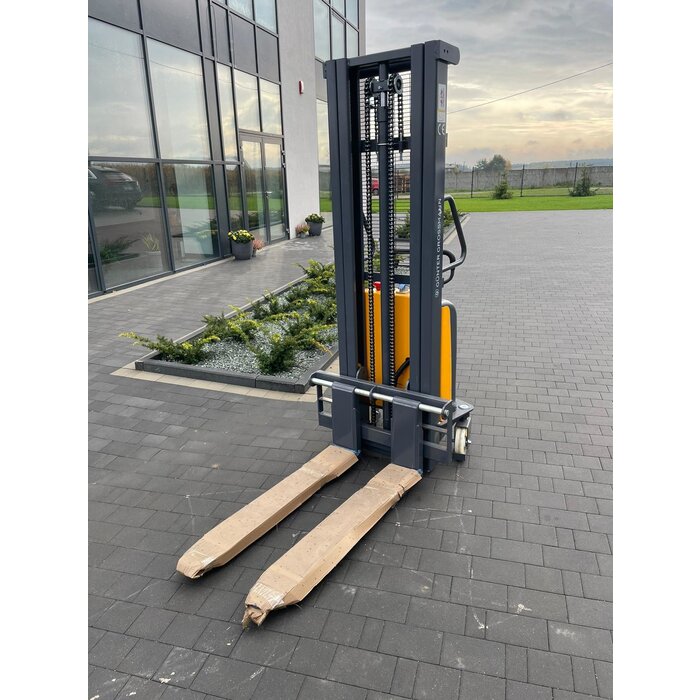 Günter Grossmann Wirtschaftlicher Elektrostapler CCDD10E