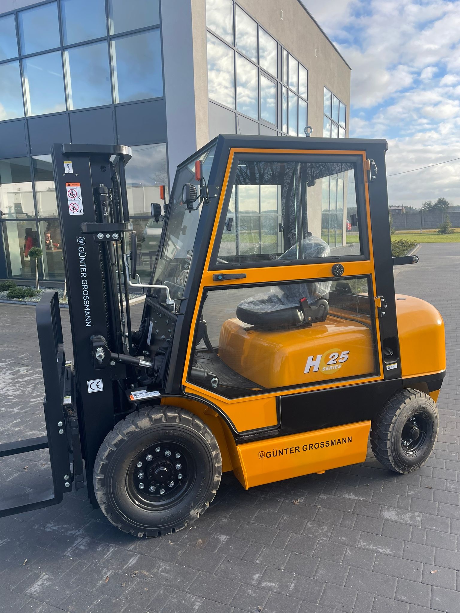 Günter Grossmann 2.5T diesel forklift - Copy - Copy