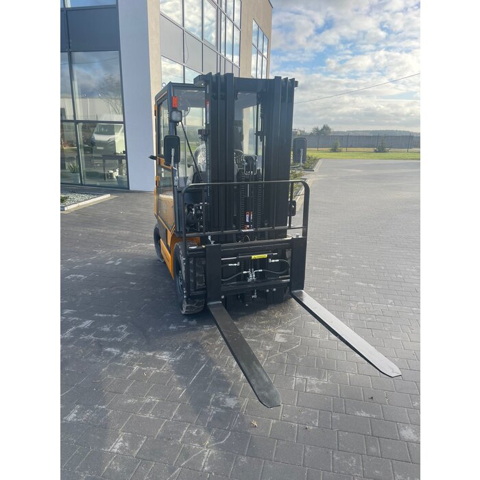 Günter Grossmann 2.5T diesel forklift - Copy - Copy