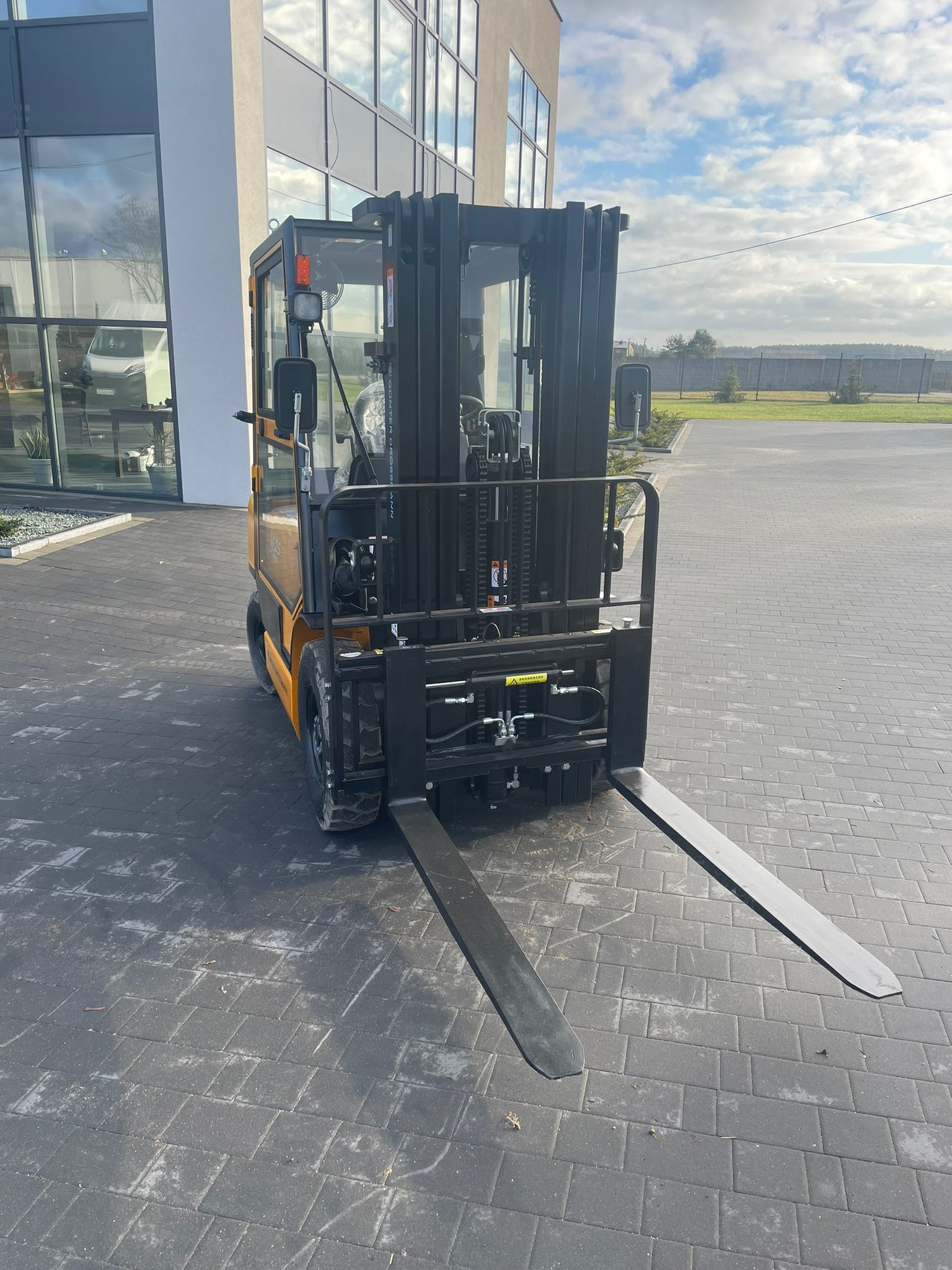 Günter Grossmann 2.5T diesel forklift - Copy - Copy