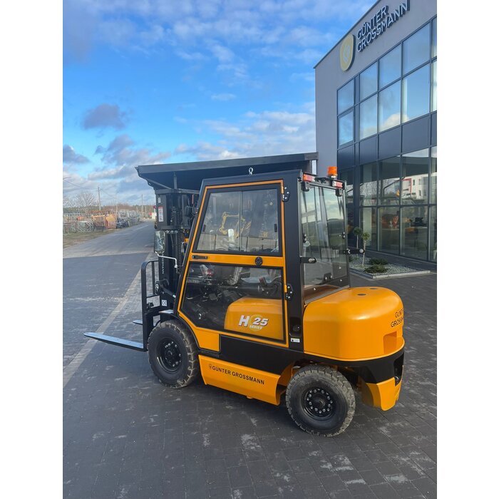 Günter Grossmann 2.5T diesel forklift - Copy - Copy
