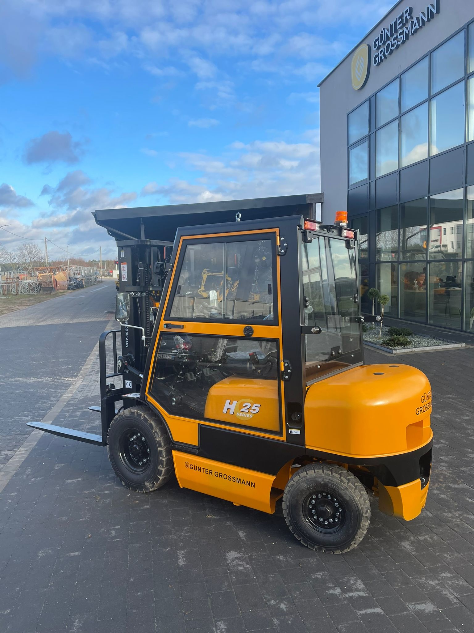 Günter Grossmann 2.5T diesel forklift - Copy - Copy