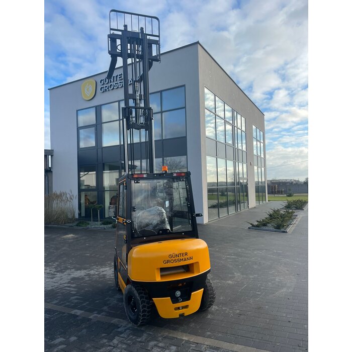 Günter Grossmann 2.5T diesel forklift - Copy - Copy
