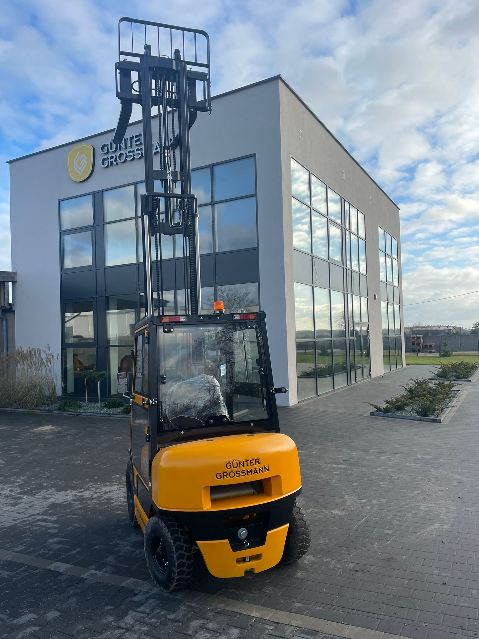 Günter Grossmann 2.5T diesel forklift - Copy - Copy