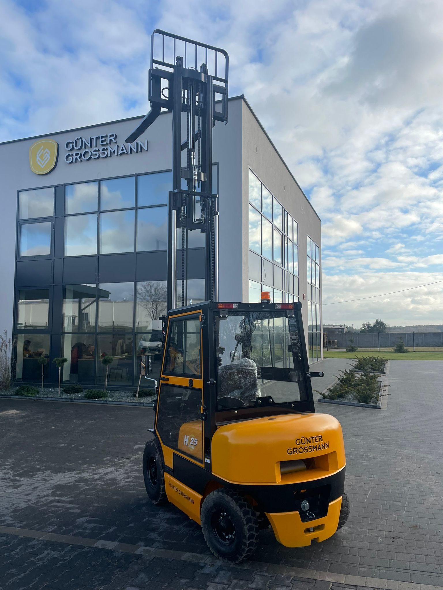 Günter Grossmann 2.5T diesel forklift - Copy - Copy