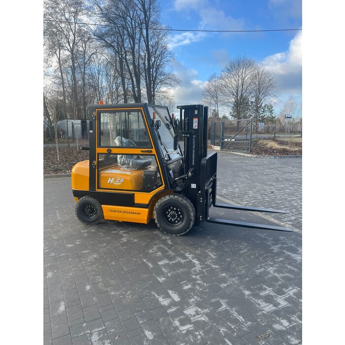 Günter Grossmann 2.5T diesel forklift - Copy - Copy