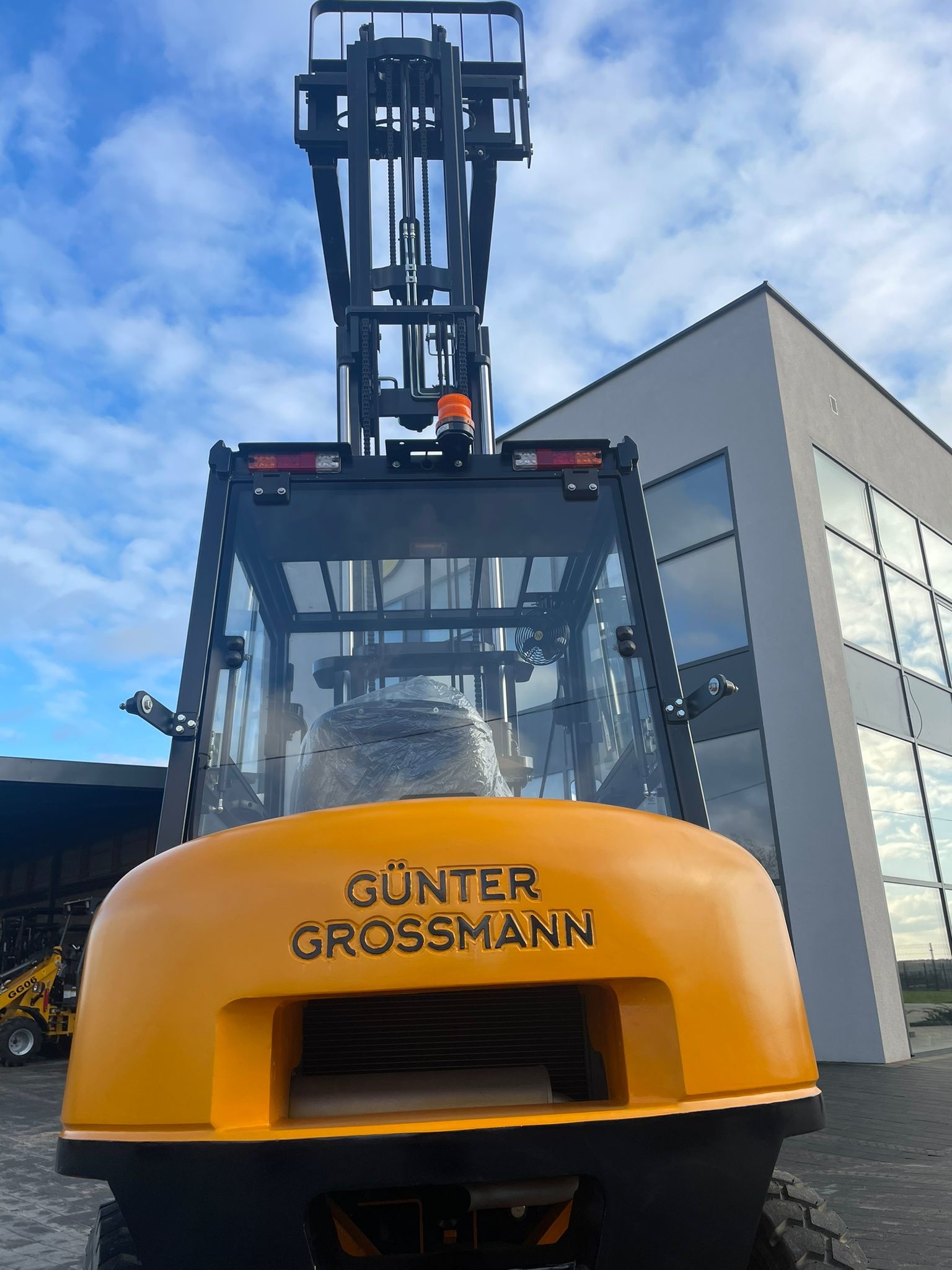 Günter Grossmann 2.5T diesel forklift - Copy - Copy