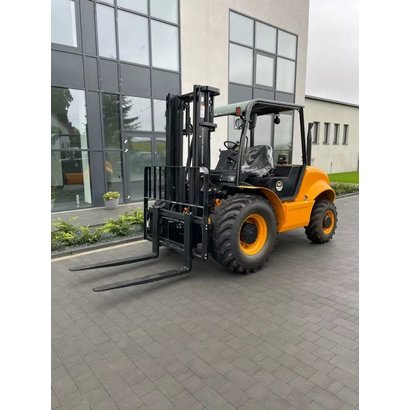 Günter Grossmann Geländegängiger 4×4-Gabelstapler mit Yanmar-Motor. 3,5 t