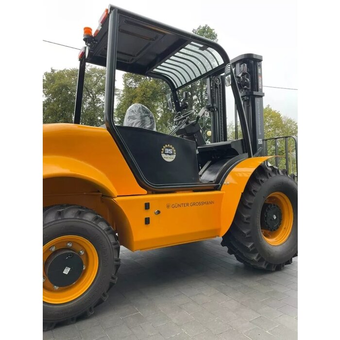 Günter Grossmann Rough terrain 4×4 forklift truck with Yanmar engine.3.5T