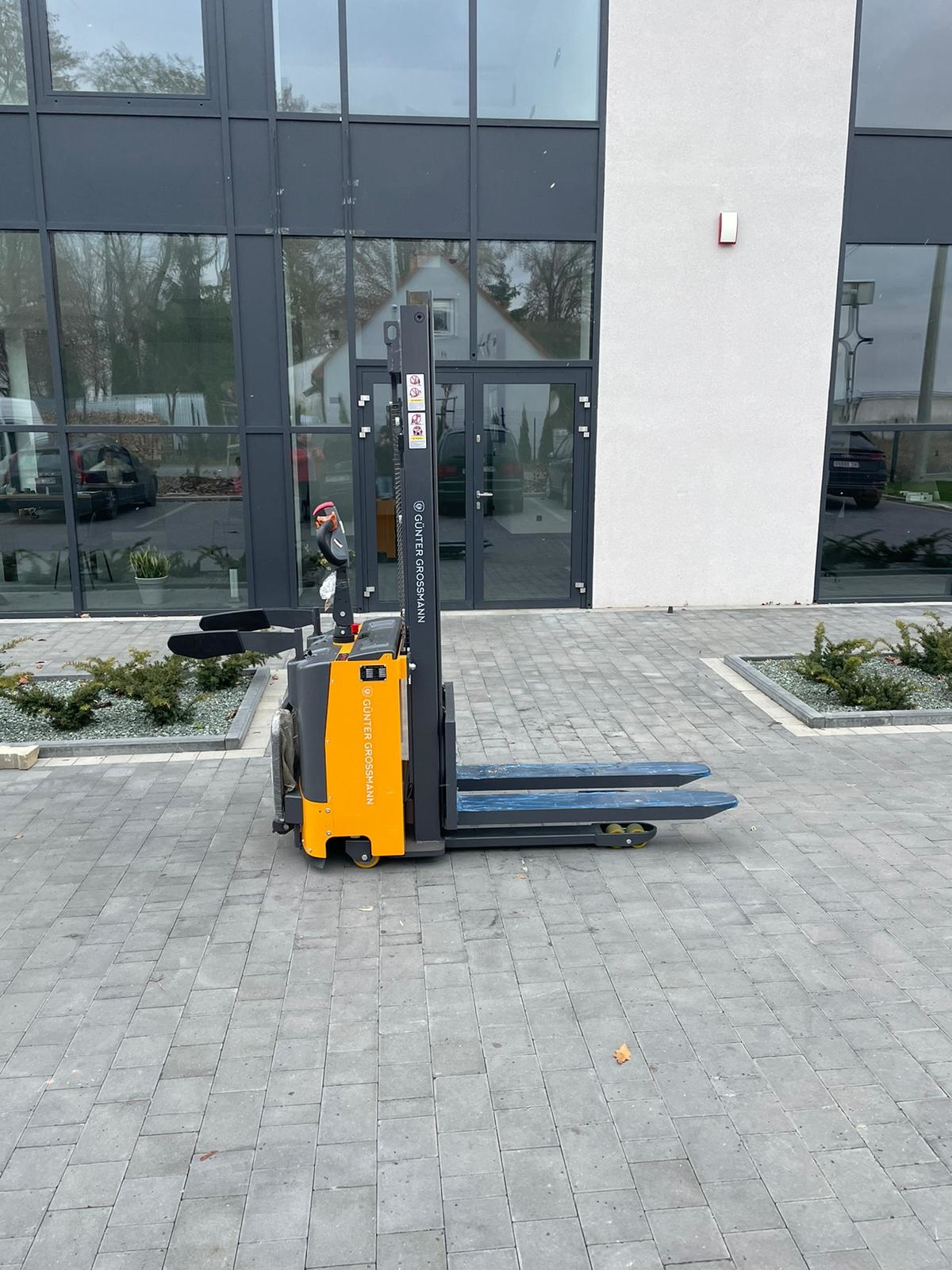 Günter Grossmann CDD15ELS - 1.5T electric pump truck stacker