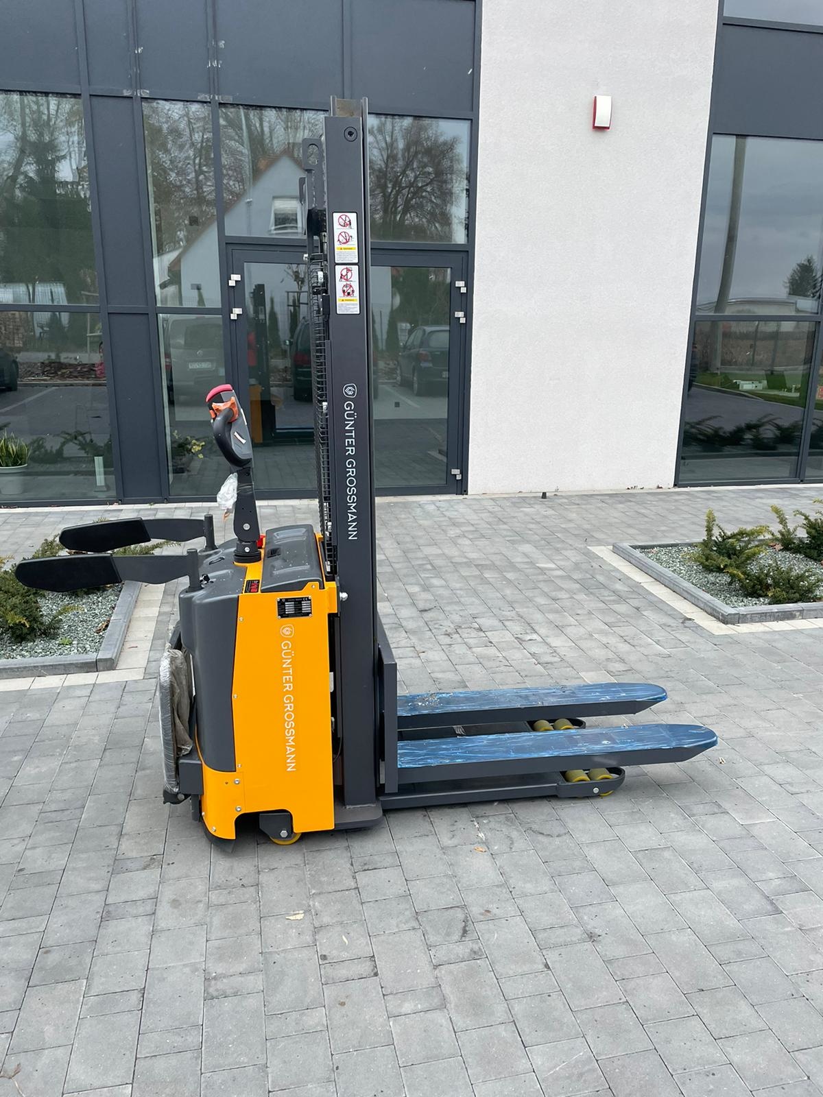 Günter Grossmann CDD15ELS - 1.5T electric pump truck stacker