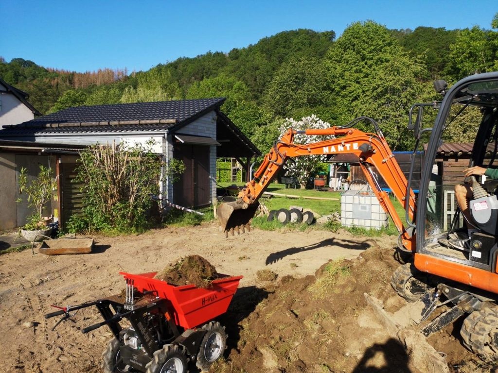 Muck-Truck H-Max 4 wheel wheelbarrow wheel dumper hydraulic tipping