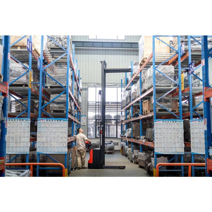 EP WSA161 electric stacker (1,600 kg) 2700mm-3000mm-3300mm-3600mm-4000mm-4500mm-4800mm-5000mm-5500mm