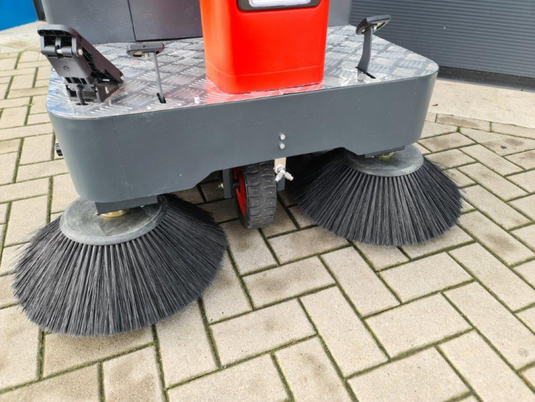 EP T1250 electric sweeper