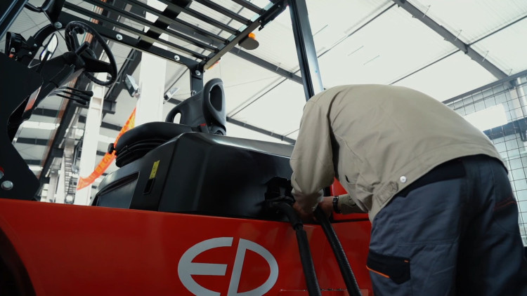 EP PD18FVL Elektrostapler (1800 kg) Sperrholz 4800 mm - Kopie - Copy - Copy - Copy - Copy