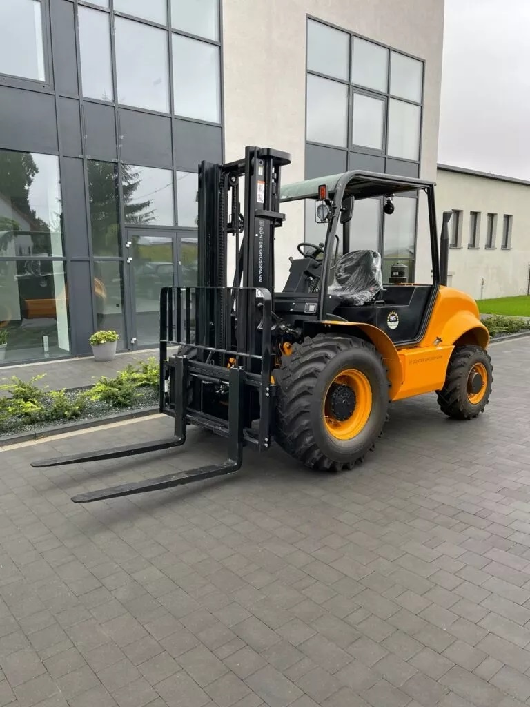 Günter Grossmann Ruw terrein 4 × 4 vorkheftruck met Yanmar-motor.3.5T