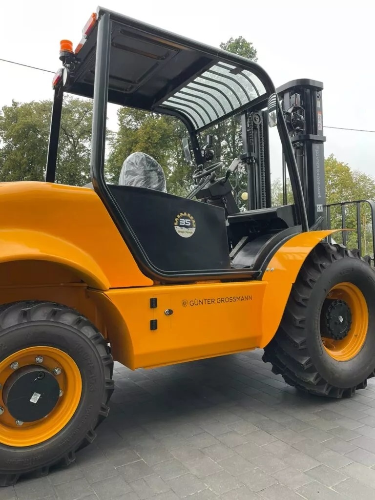 Günter Grossmann Ruw terrein 4 × 4 vorkheftruck met Yanmar-motor.3.5T