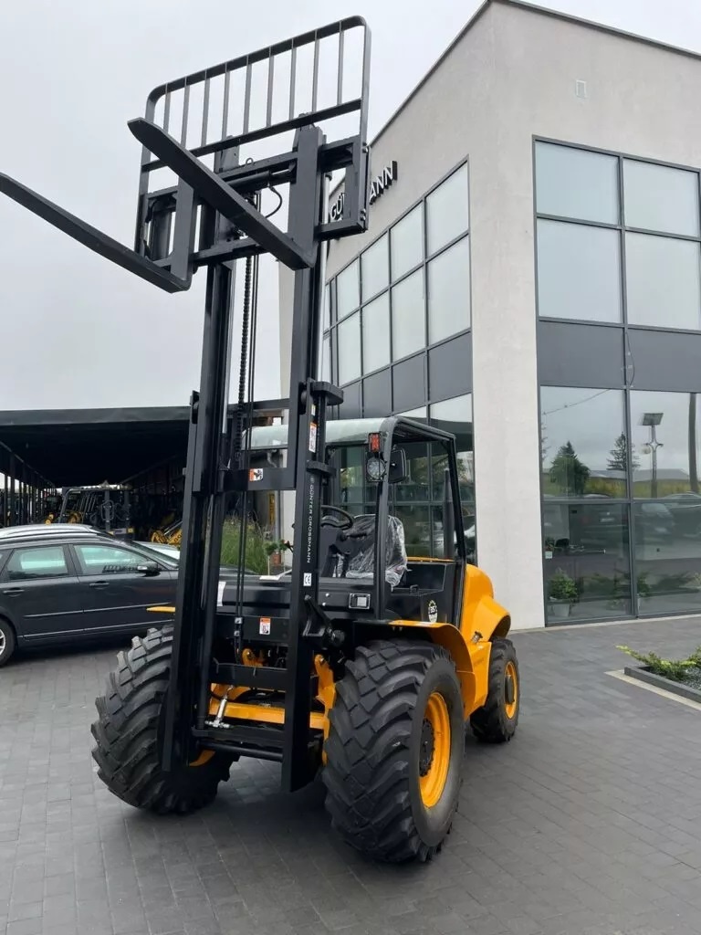 Günter Grossmann Ruw terrein 4 × 4 vorkheftruck met Yanmar-motor.3.5T