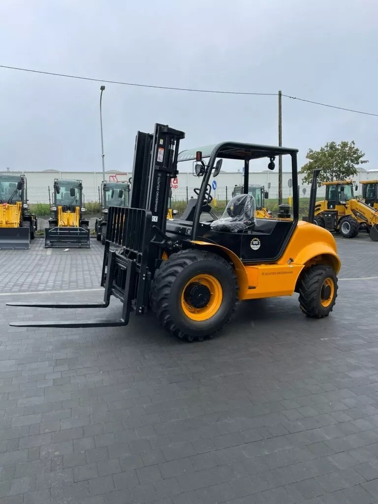 Günter Grossmann Ruw terrein 4 × 4 vorkheftruck met Yanmar-motor.3.5T