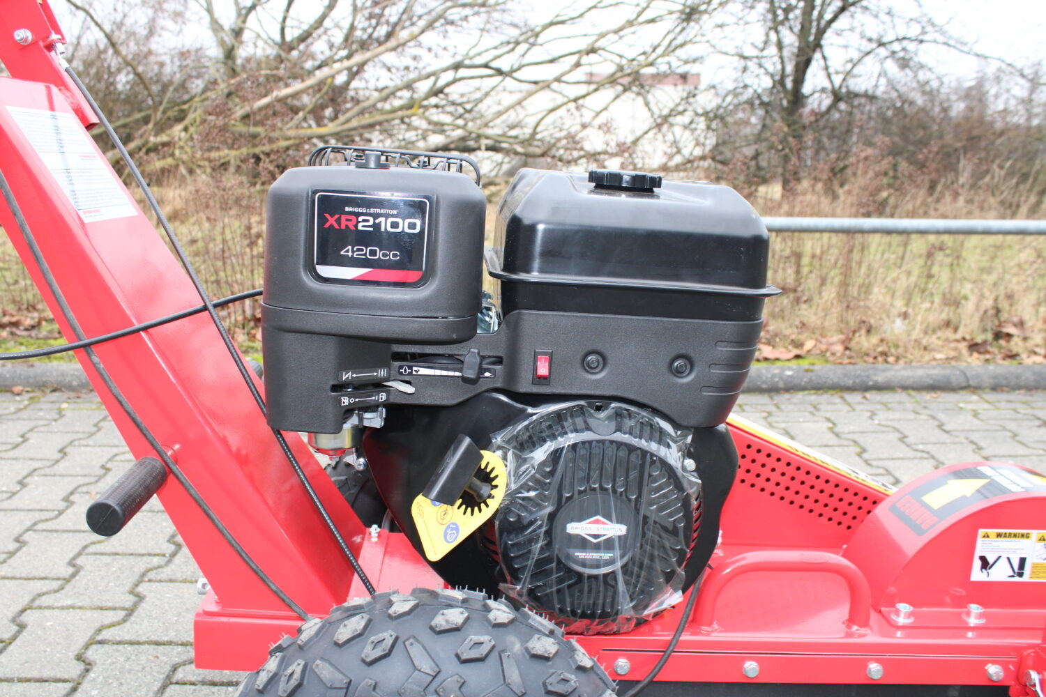 Hzc / Landworks Stobbenfrees/boomstronkenfrees/wortelfrees met benzinemotor B&S (BF100)