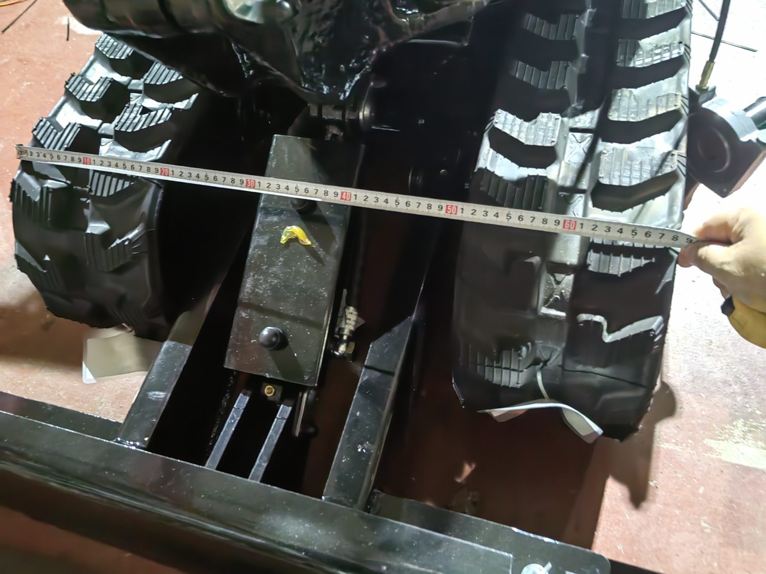 Hzc / Landworks Minibagger schmal 68 cm mit Dieselmotor, Kettenantrieb, verstellbarem Fahrwerk & schwenkbarem Baggerarm (SDKB790)