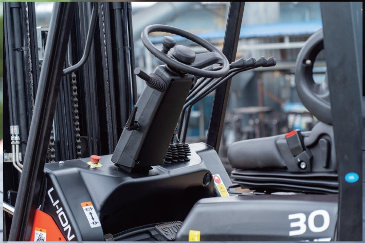 EP EFL253 B electric forklift (2,500 kg)