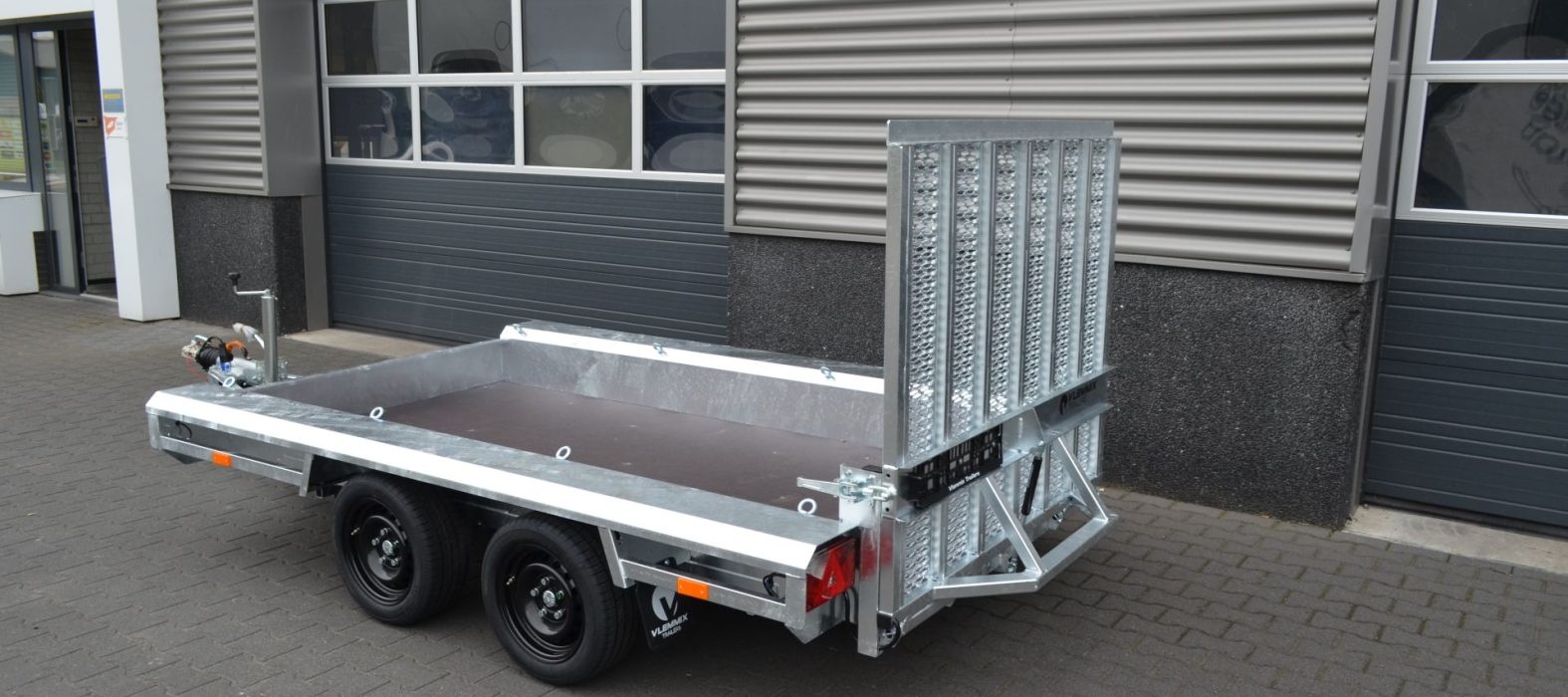 Vlemmix Aanhangwagens B.V. Maschinentransporter 2700 kg – 300×150