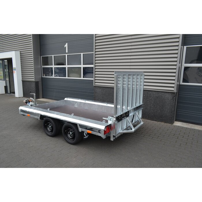 Vlemmix Aanhangwagens B.V. Machine transporter 2700 kg – 300×150