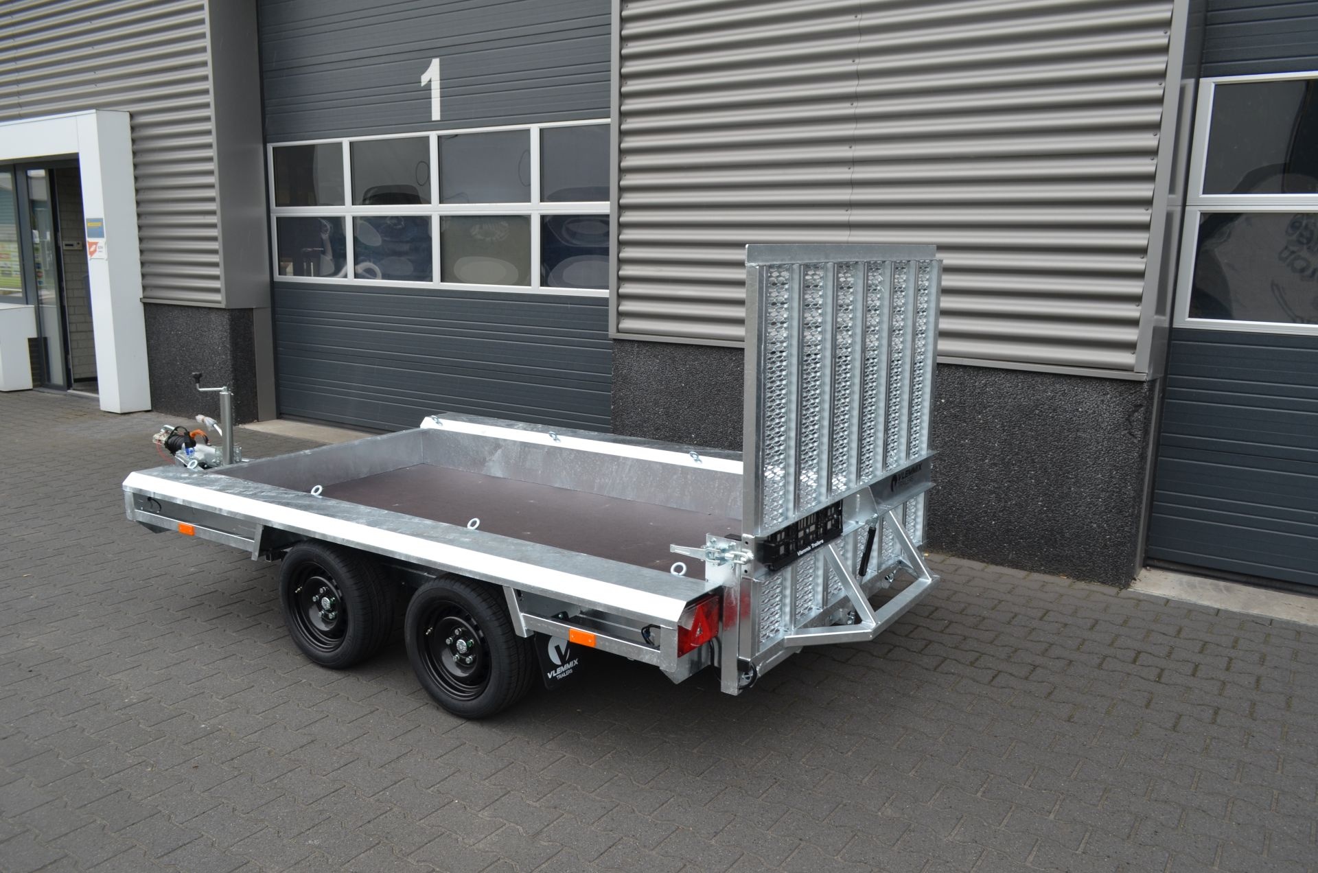 Vlemmix Aanhangwagens B.V. Maschinentransporter 2700 kg – 300×150