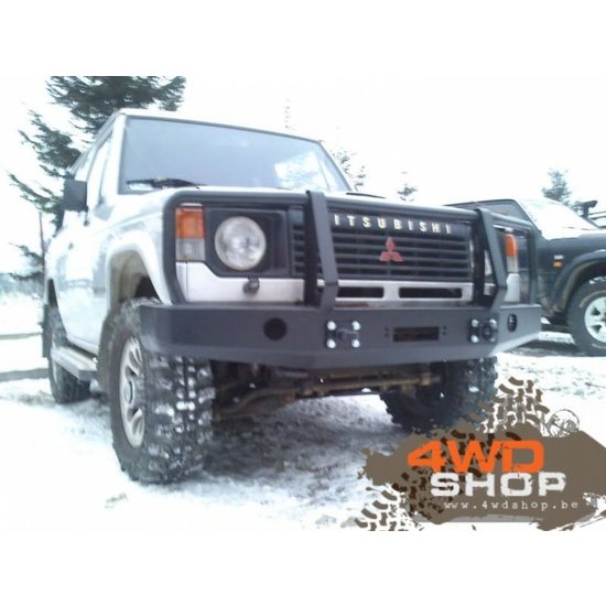 F-4X4 VOORBUMPER / WINCHBUMPER MITSUBISHI PAJERO I BULLBAR 82-91