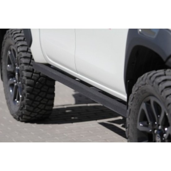MorE 4x4 Rocksliders / treeplanken Toyota Hilux REVO  MorE 4x4