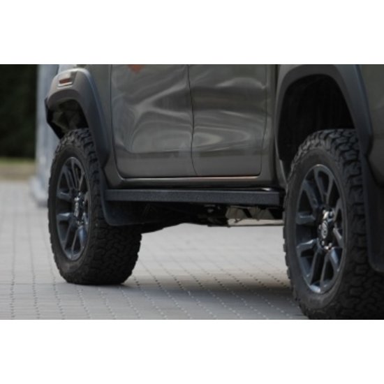 MorE 4x4 Rocksliders / treeplanken Toyota Hilux REVO  MorE 4x4