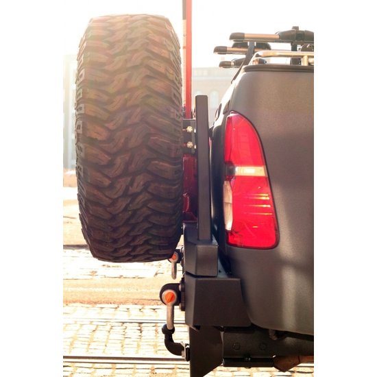 More4x4 Reservewiel houder + accessoires  More 4x4 achterbumpers voor pick-up's draaibaar