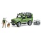 Land Rover Defender met boswachter en hond