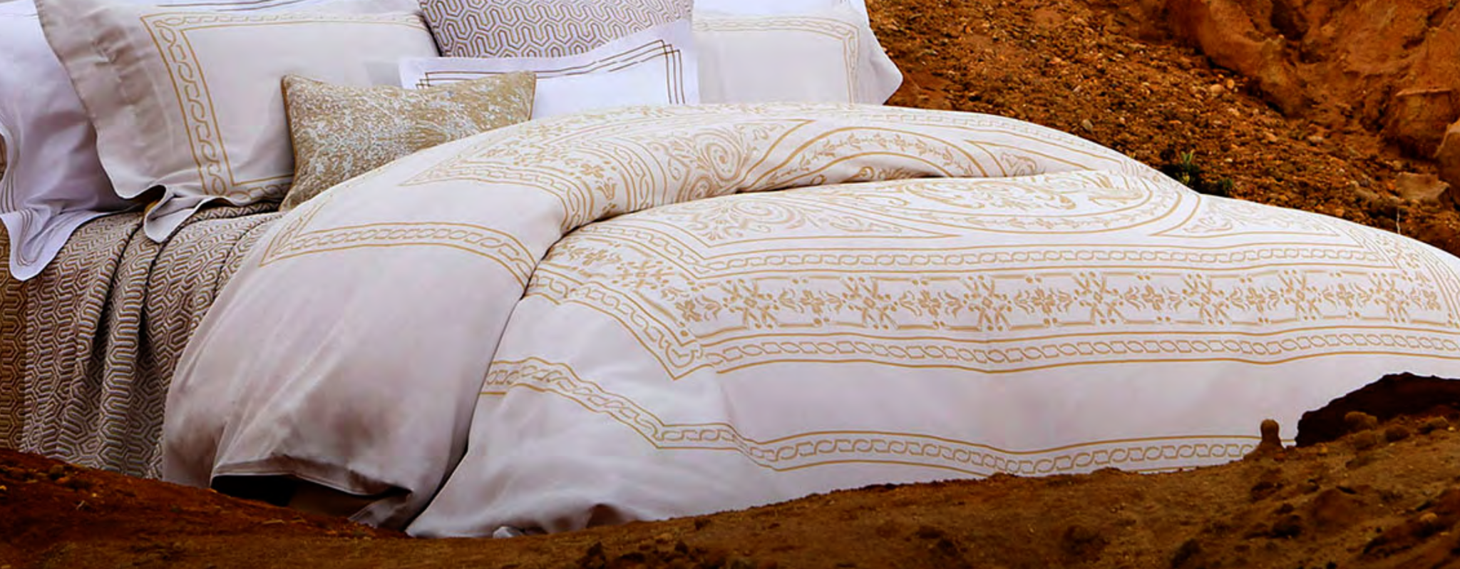 Celso de Lemos Bedspread VERSAILLE : ( 80 % Egyptian GIZA cotton - Extra long threads - 20 % Silk - 130 g/m2